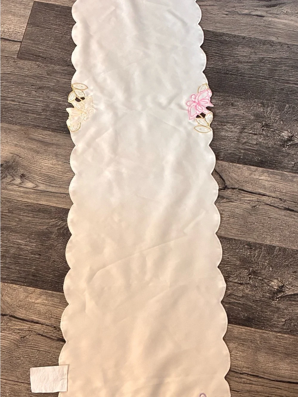 Elegant Cream Scalloped Table Runner with Pink Floral Embroidery